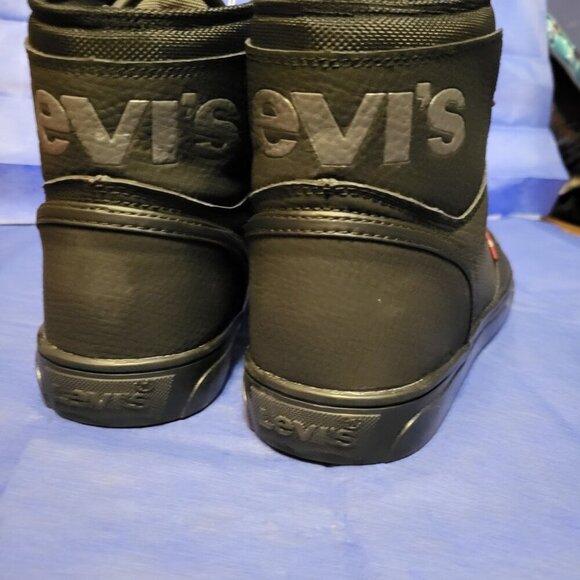 NWT BLACK LEATHER MEN'S LEVI'S HIGH TOPS SZ 8 - Picture 1 of 6